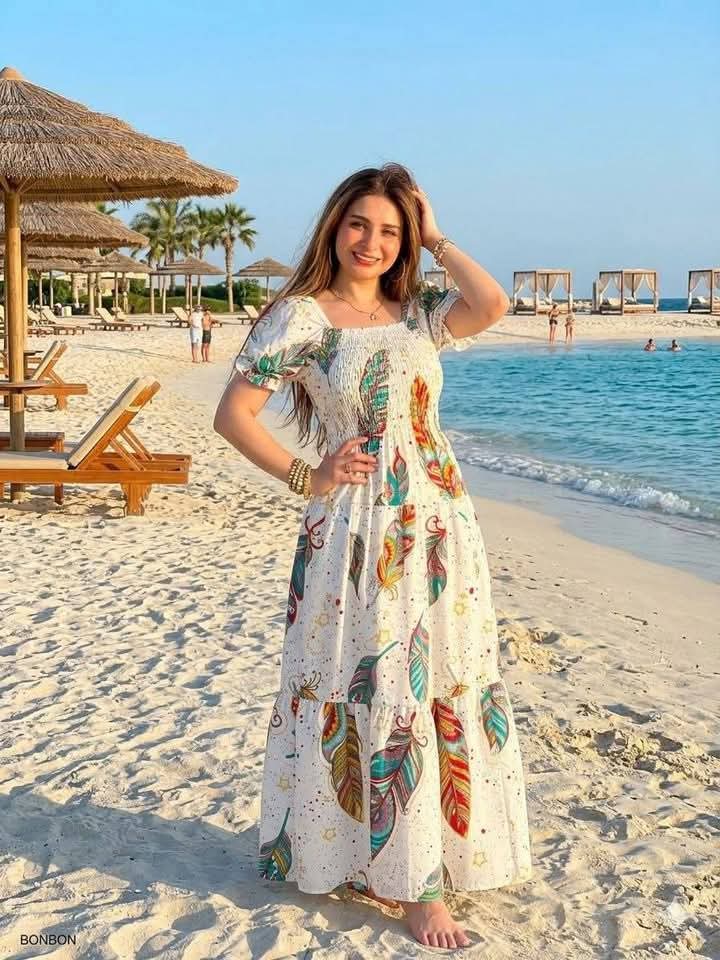 فستان ميدي صيفي بنقشة الريش وأكمام قصيرة مطاطية