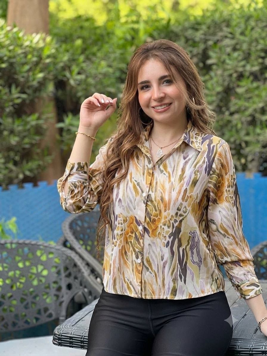 شميز مشجر بأزرار أمامية