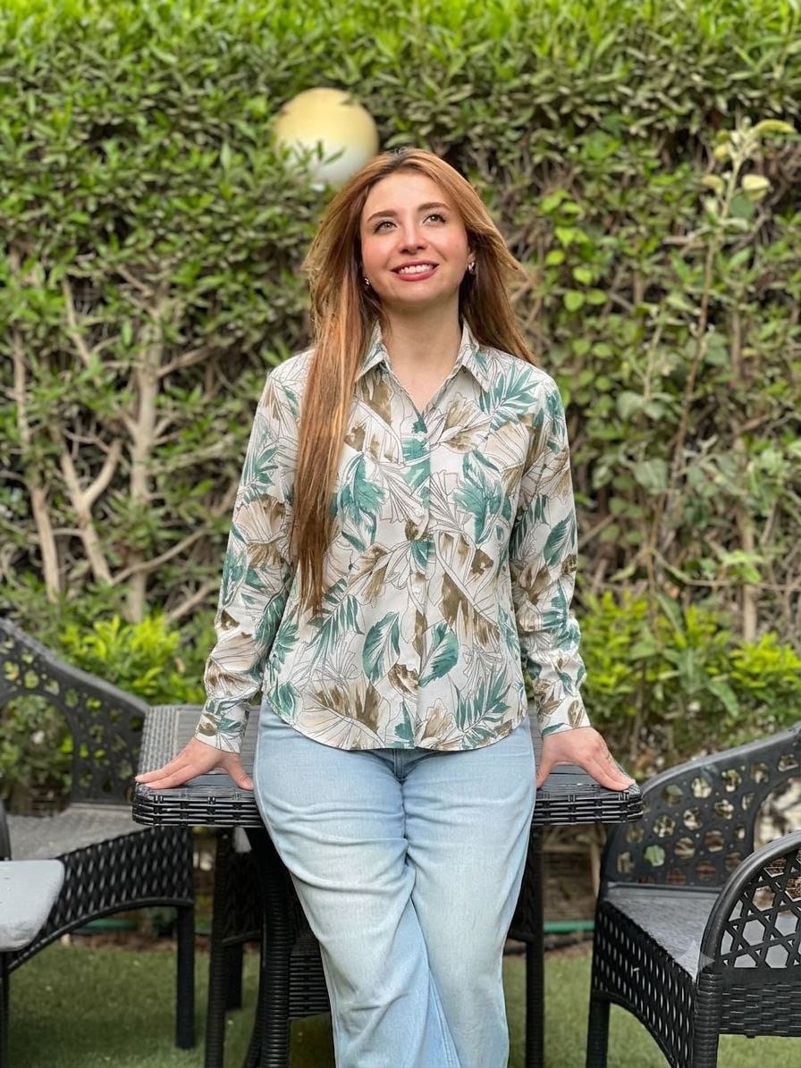 شميز مشجر بأزرار أمامية